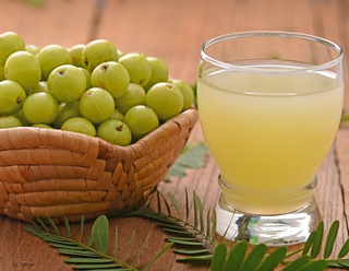 Illustration for article titled Amla Juice or Powder for Your Hair